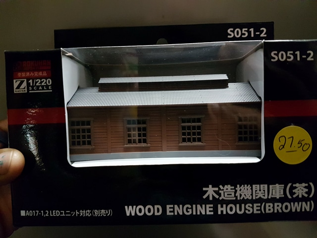 Z Rokuhan S051-2 Wood Engine House Brown 